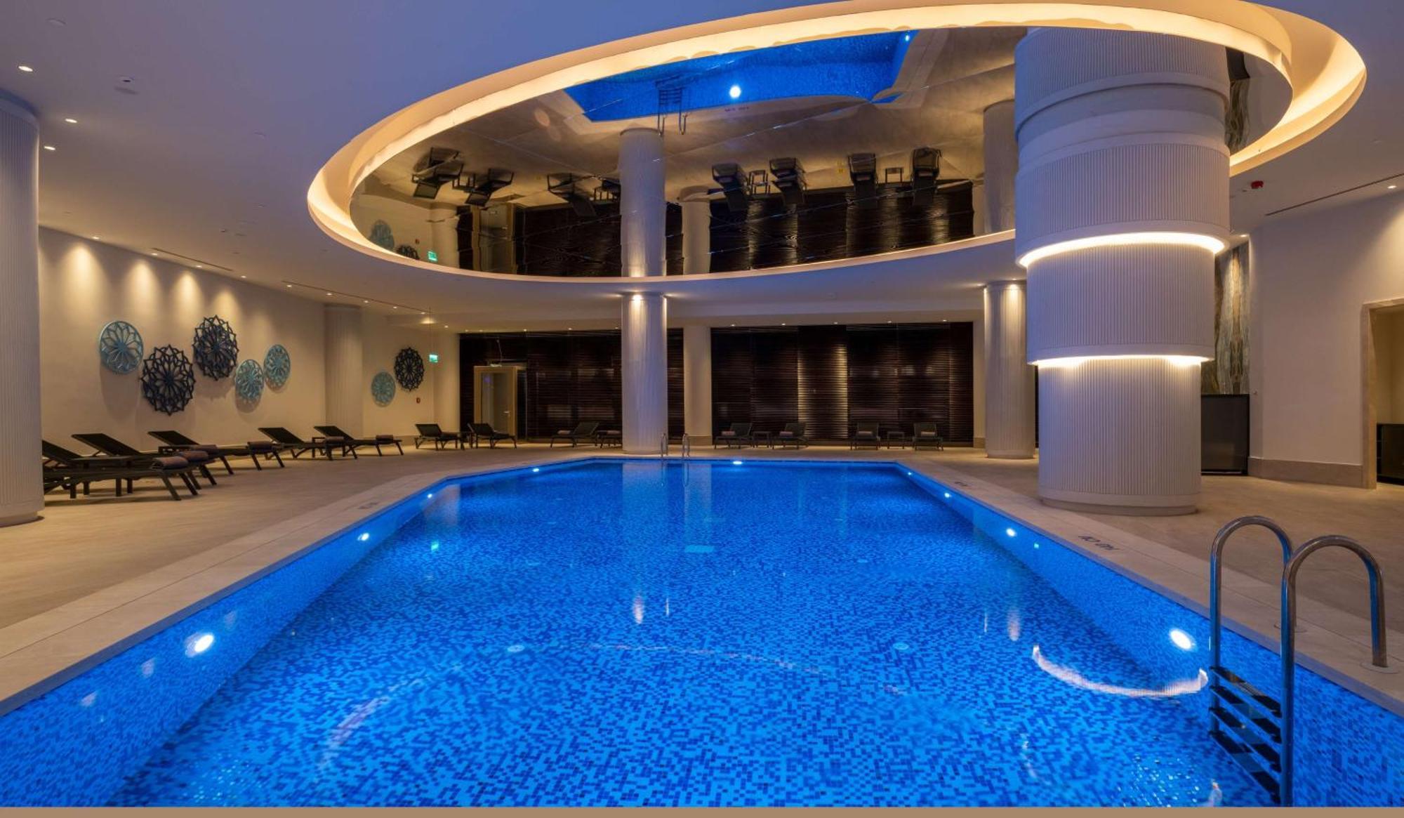 伊斯坦布尔希尔顿购物中心酒店 外观 照片 The swimming pool at the hotel